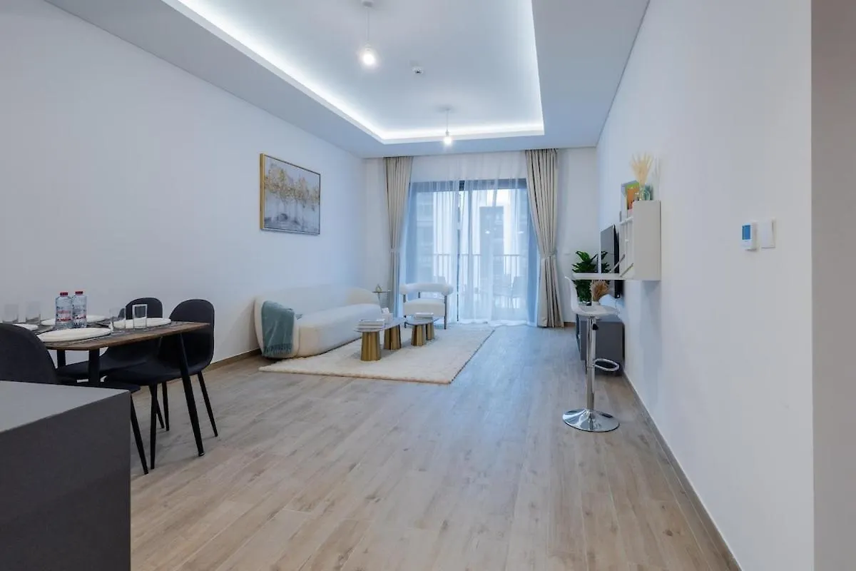 Luxe 1Br In Citywalk With Pool Balcony & More Dubaj Apartman